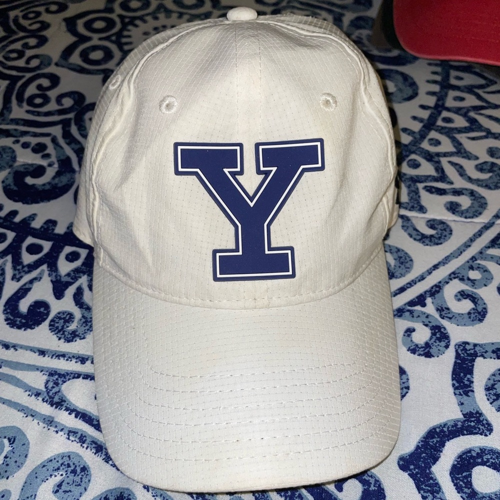 Under Armour Gray and White Cap YALE bulldogs